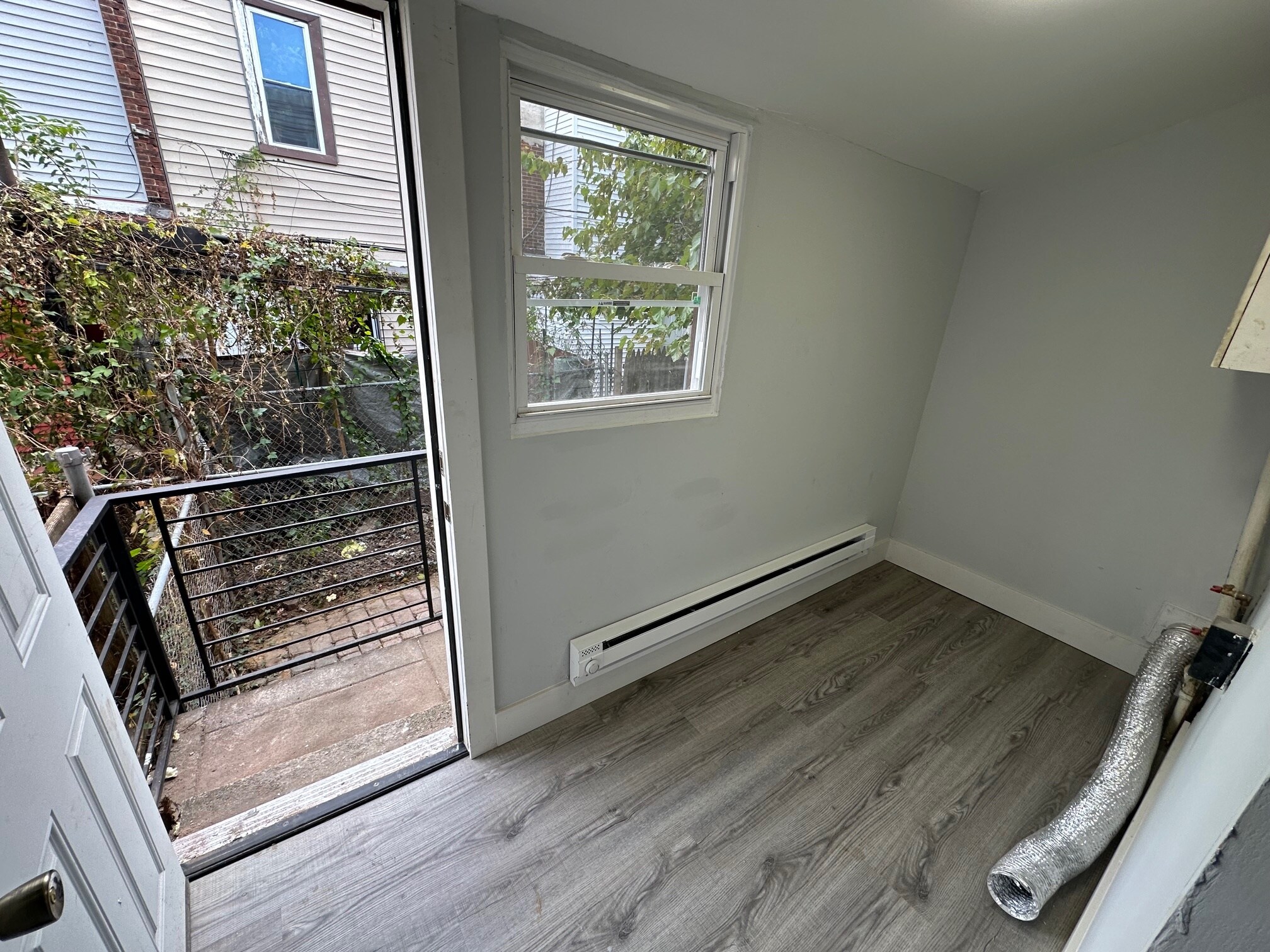 Building Photo - 5669 Matthews St