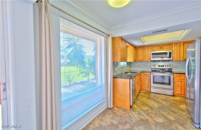 Building Photo - 787 Palm View Dr