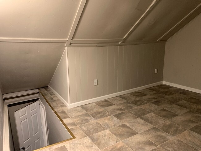 Building Photo - Newly Renovated 2 Bedroom with a walk-through Home in Carlisle