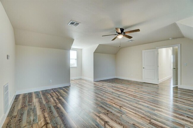 Building Photo - 4351 Whitetail Blvd