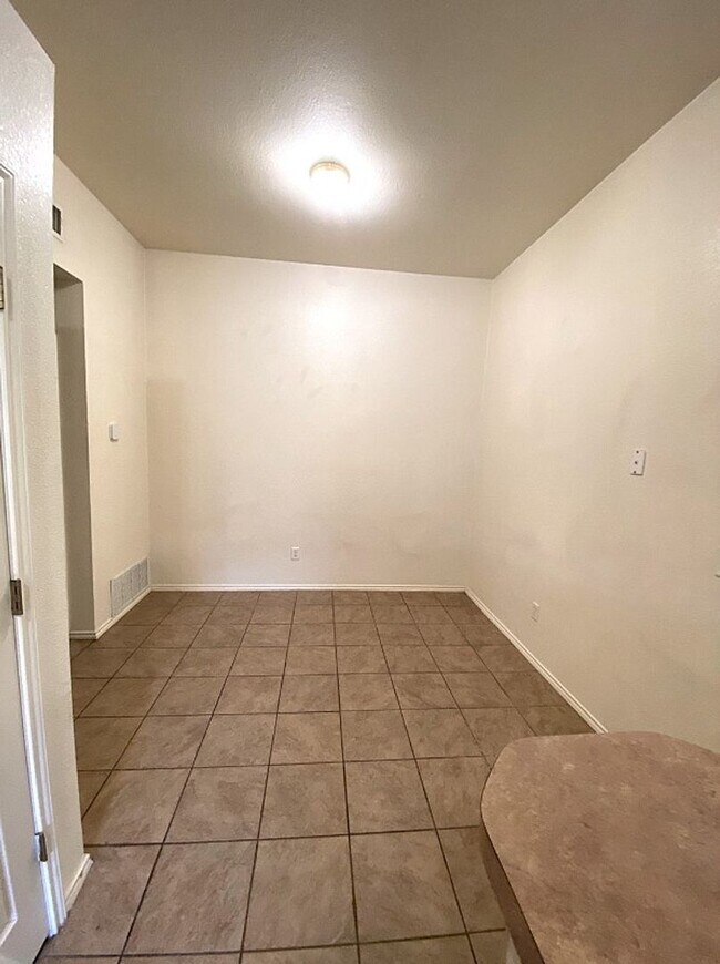 Building Photo - 904 Crymes Ln