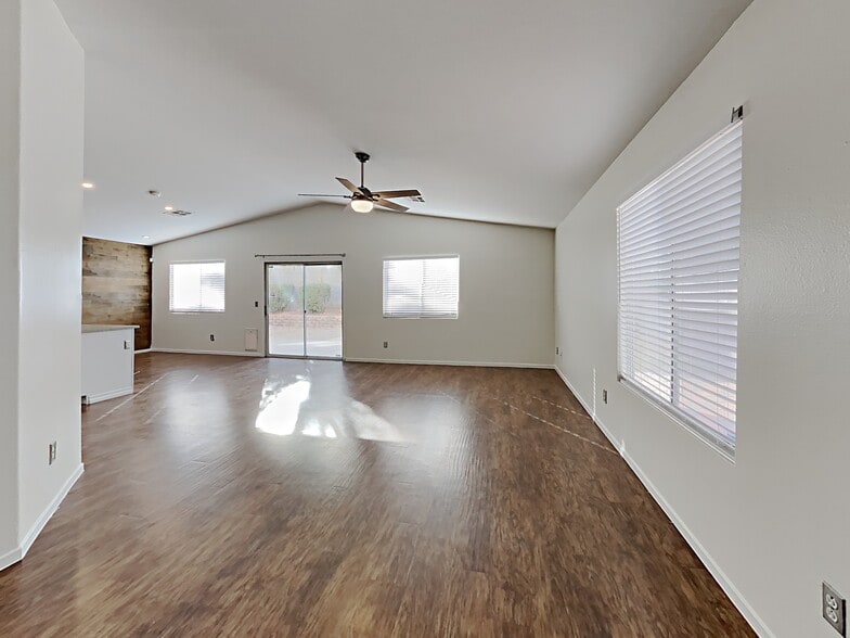 Building Photo - 9395 Santa Fe Rose St