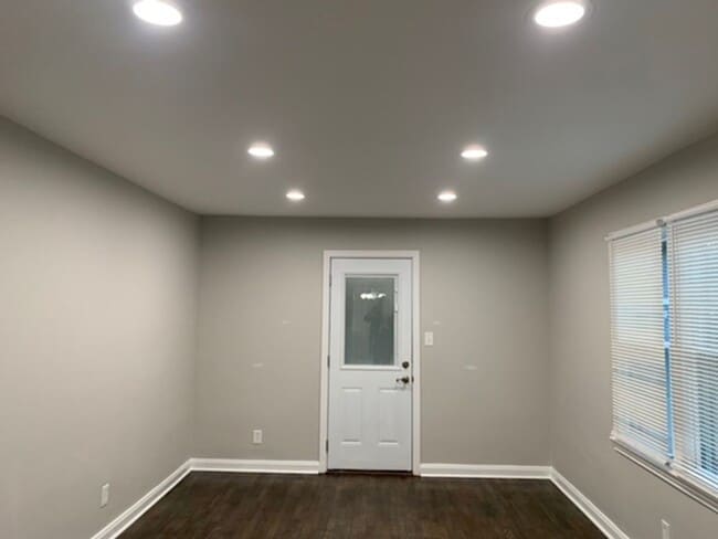 Building Photo - Beautiful two bedroom one bath near Campbellton and 166