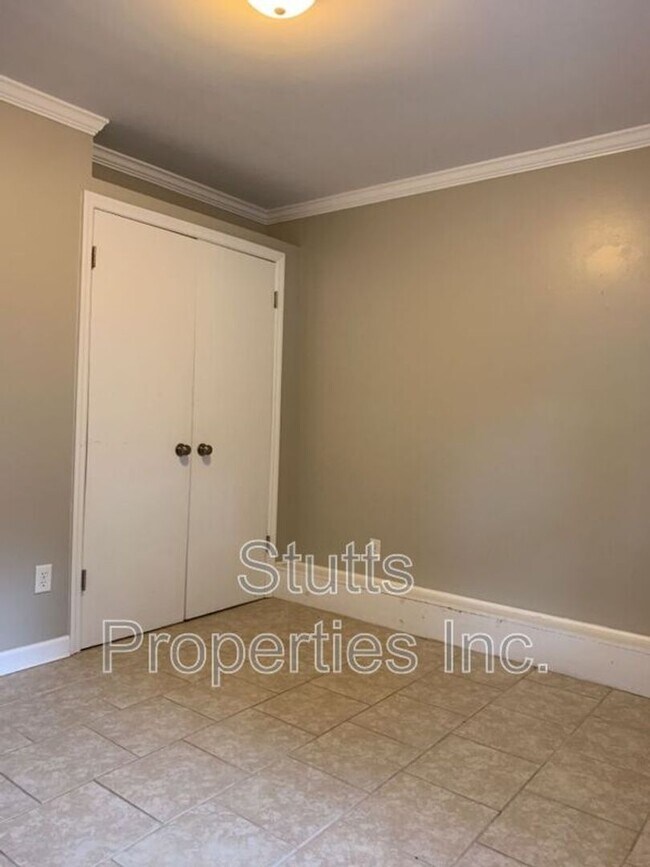 Building Photo - 414 Hermitage Dr