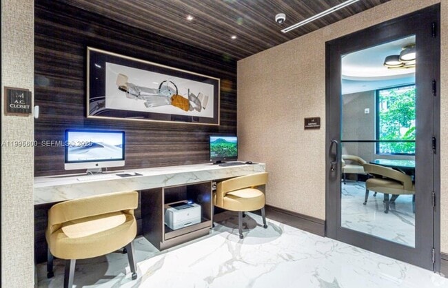 Building Photo - 301 Altara Ave