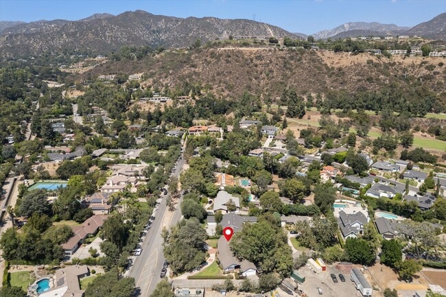 Building Photo - La Canada 4-Bedroom Home | Large Lot, Upda...