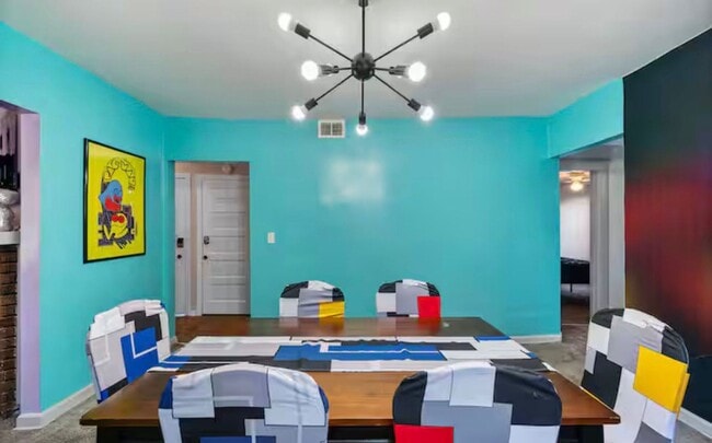 Building Photo - 9519 Preston Ave