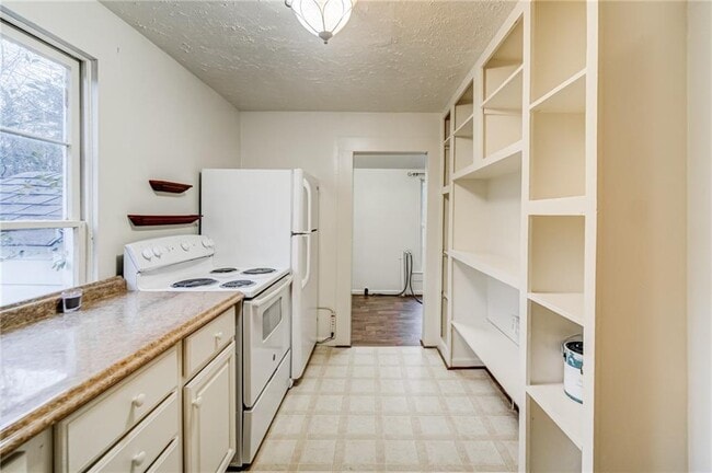 Building Photo - 1290 Reavis Mountain Rd