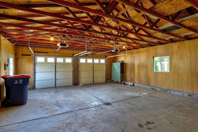 Building Photo - 1190 Lakeview