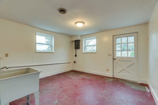 Building Photo - 134 Howes Chapel Rd