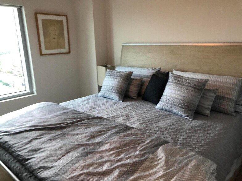 bedroom - 591 Evernia St
