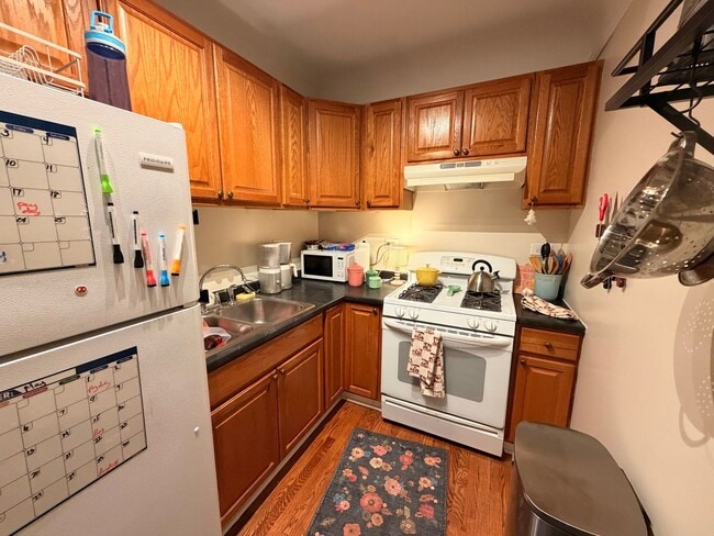 Building Photo - Nice 1 Bed w/Dining Room and Newer Kitchen and Bath at Roger's Glenwood District