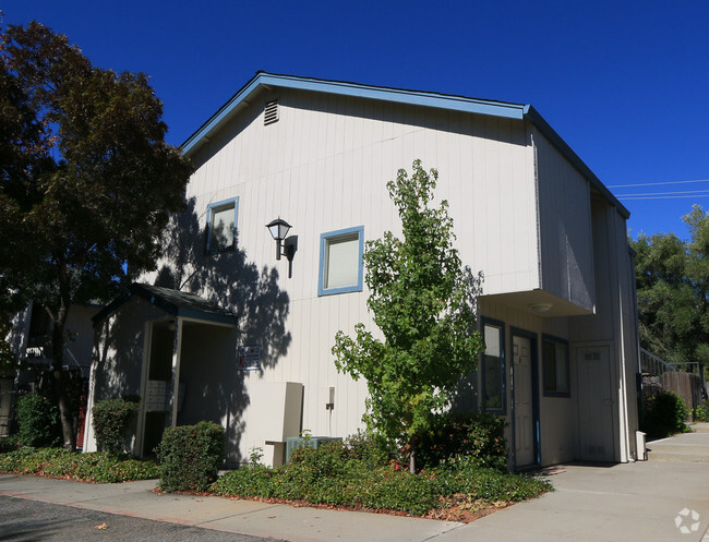 Building Photo - Olive Courts