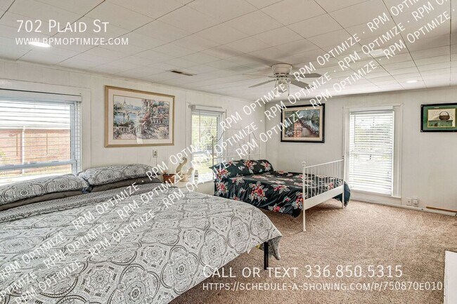 Building Photo - 702 Plaid St