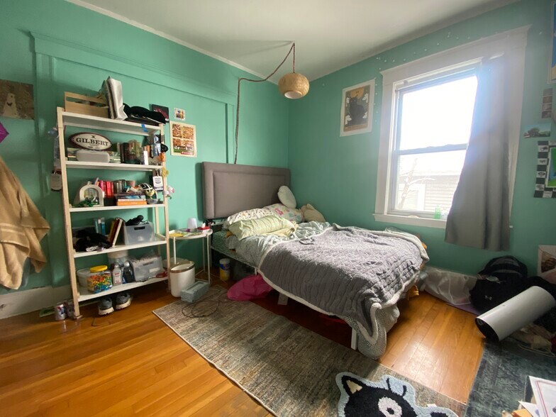 Building Photo - 14 Stockwell St