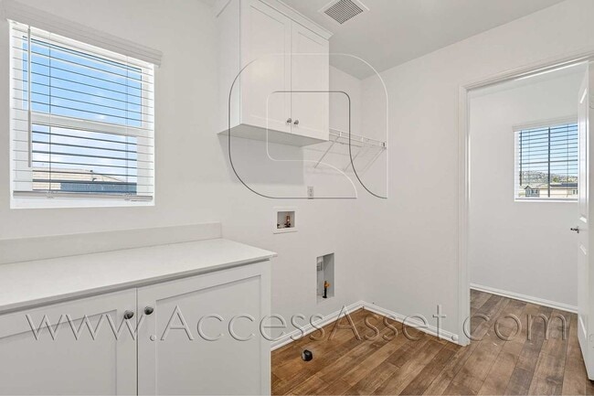 Building Photo - Beautiful Two-Story 4 Bed/3 Bath Home In Perris!