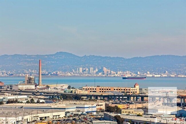 Building Photo - Bernal Heights Oasis: Stunning Renovated View Home with Modern Chic Open House Sunday 1/18 2-4
