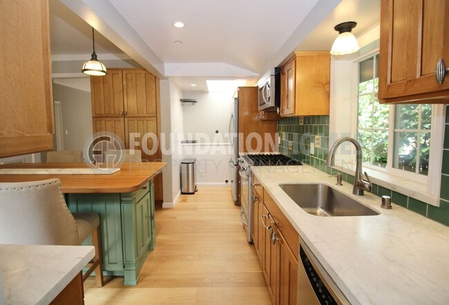 Building Photo - Charming Mill Valley Home with Backyard Office – Prime Boyle Park Location, Just a 5-Minute Walk ...