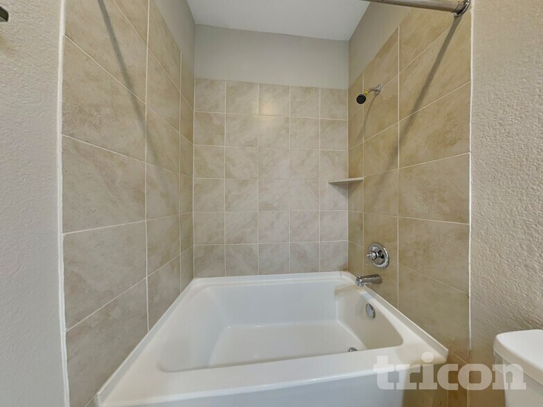 Building Photo - 241 Mary Max Cir