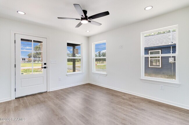 Building Photo - 142 Racca Rd