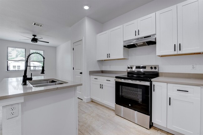 Building Photo - 5121 Southwind St