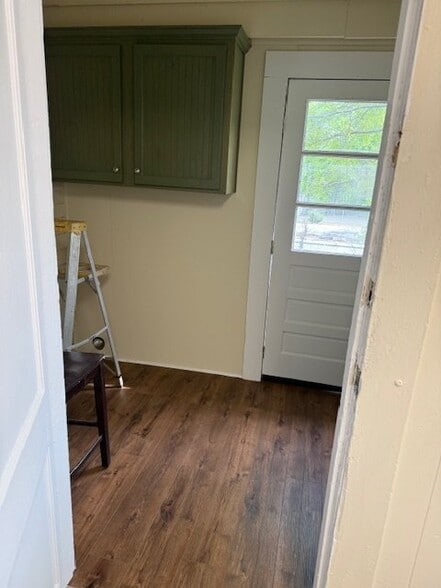 Building Photo - 128 Main St