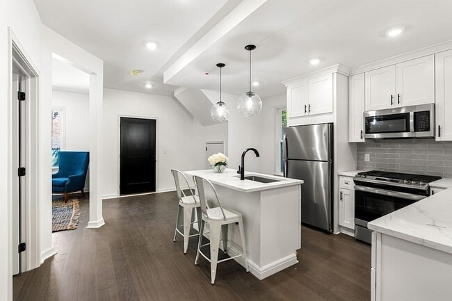 Building Photo - 31 Cunningham St