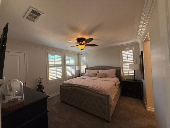 Building Photo - Tri-level 3-bedroom 3-bathroom townhouse located in Chula Vista, CA
