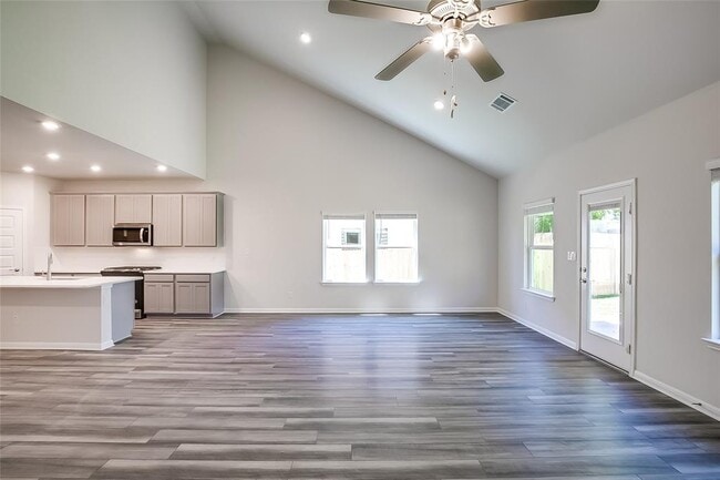 Building Photo - 107 Greenspire Downs Dr