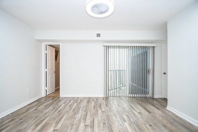 Building Photo - 9809 Richmond Ave.