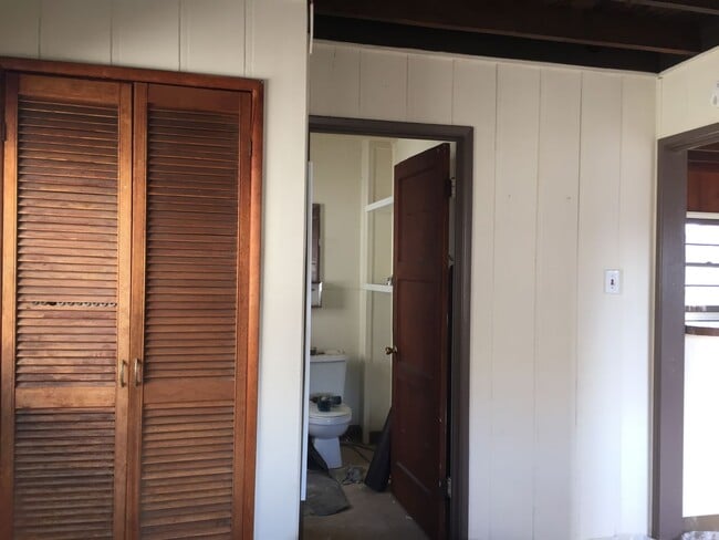 Building Photo - Silver Strand Beach - One bedroom, one bath upstairs bungalow