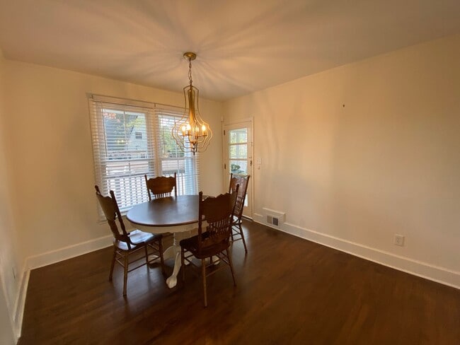 Building Photo - Beautifully Updated and Furnished 3 bedroom, 2 bath brick ranch in Vineland!