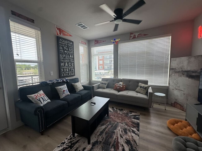 Building Photo - 12208 Tech Ridge Blvd