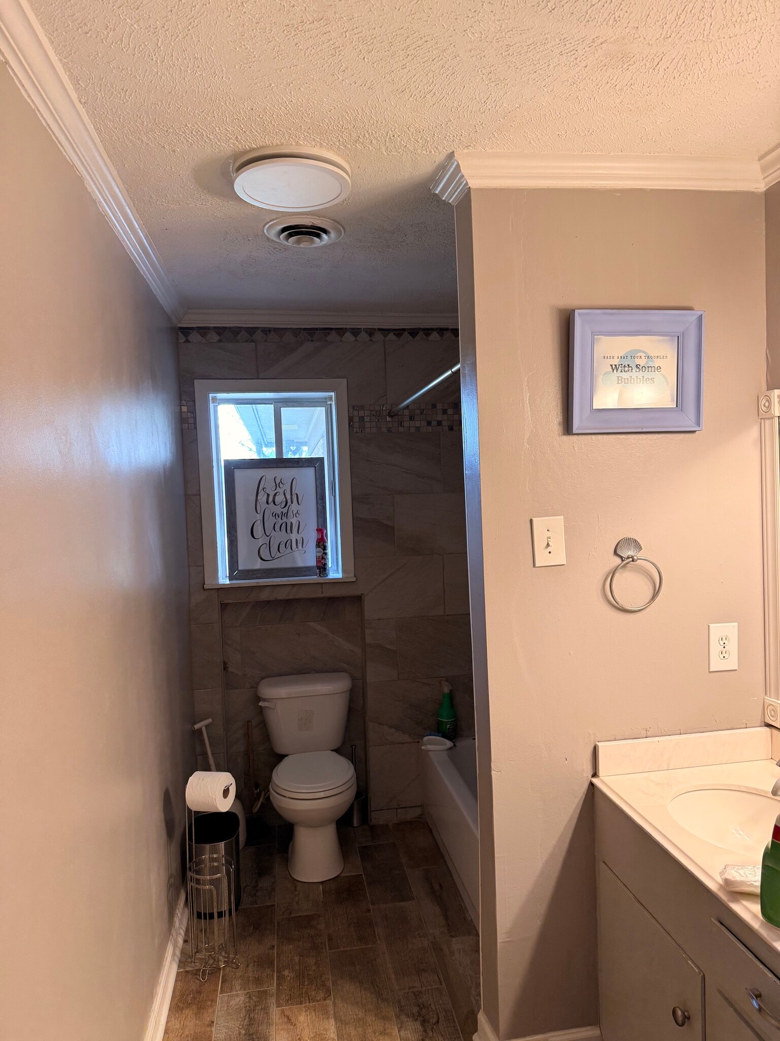 Building Photo - 848 Gore Rd