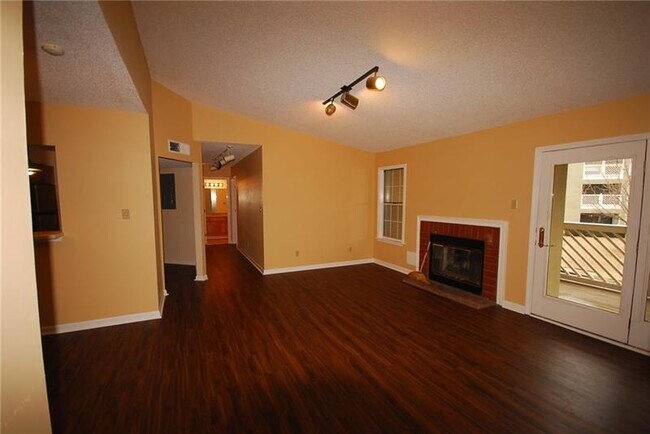 Building Photo - 544 McGill Pl NE