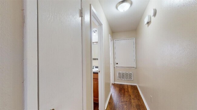 Building Photo - 309 Manuel Dr