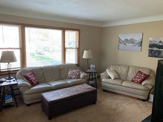 Building Photo - 854 8th Ave S