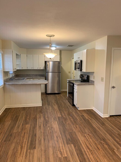kitchen--everything is new - 2715 Sunnyview Ln