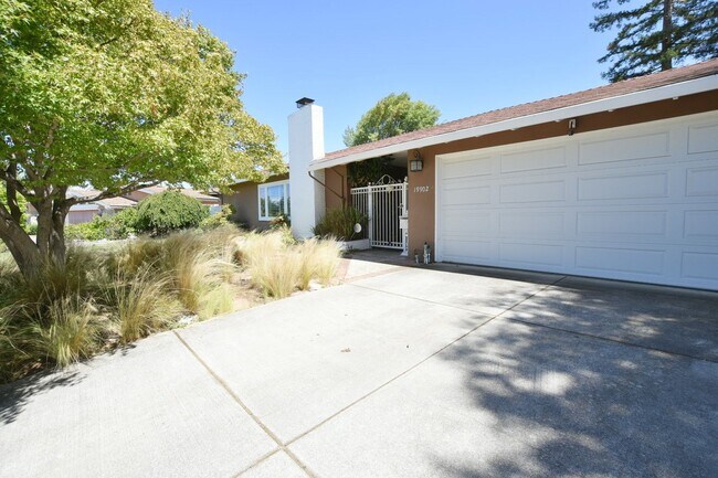 Building Photo - Well Maintained 3 Bedroom 2 Bath Home in Highly Desirable Saratoga Neighborhood!