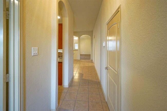 Building Photo - 6139 Grassy Haven Ln