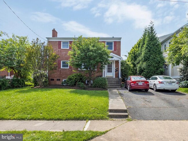 Building Photo - 706 N Cleveland St