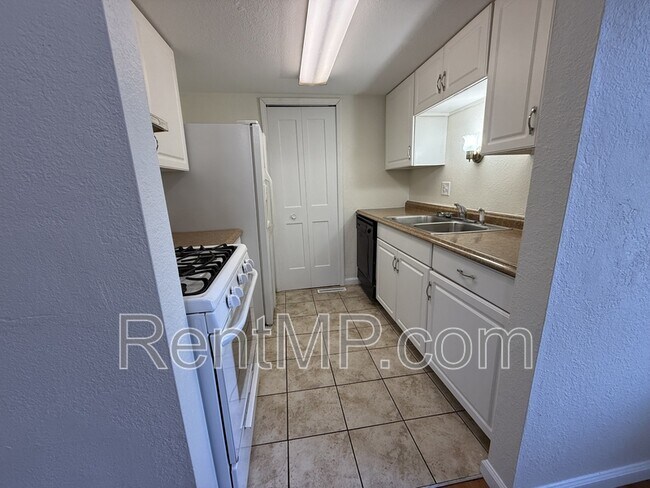 Building Photo - 1825 South Dr