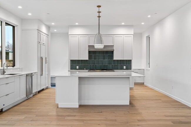 Building Photo - LUXURY LIVING 5 Bed 5 Bath New Home Located In Boulder- Available now!