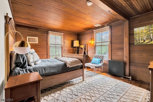 Building Photo - 363 Lakeside Blvd