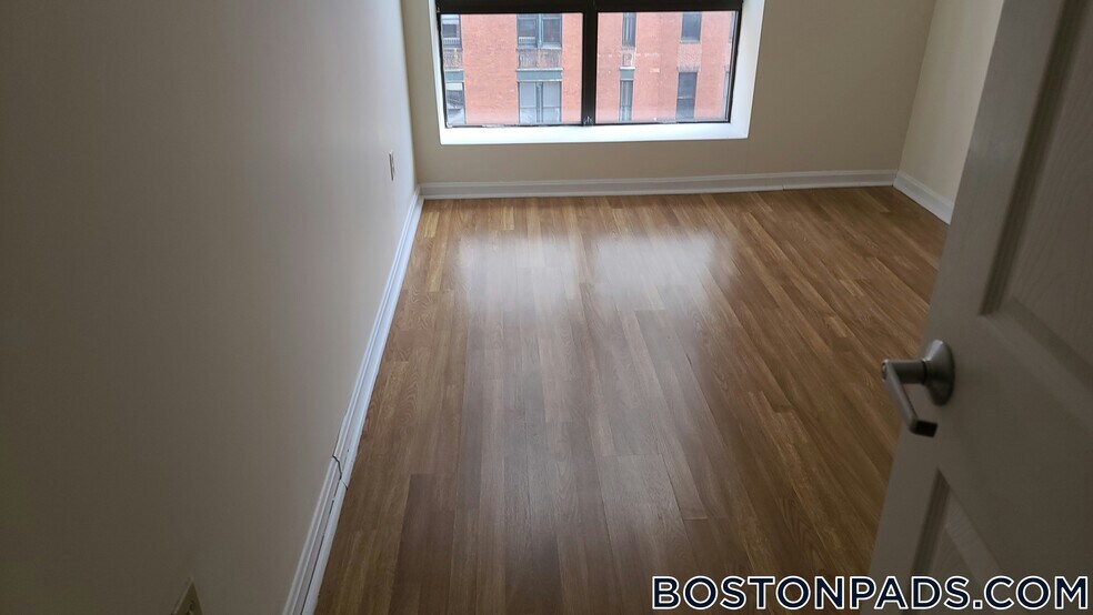 Building Photo - 81 Essex St