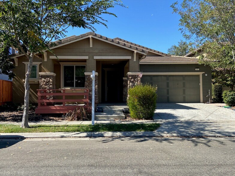 Primary Photo - 691 N Oliveto Dr