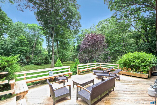 Building Photo - 950 Rock Rimmon Rd