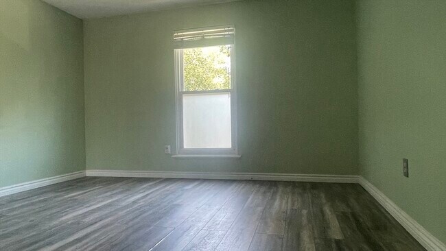 Building Photo - 3 Shadowbrook Ln