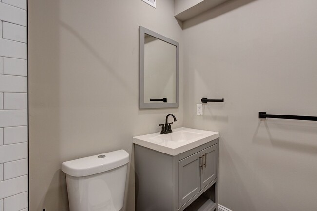 Building Photo - 2914 Westmont St