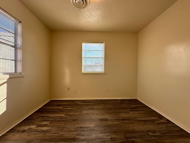 Building Photo - 8022 US-271